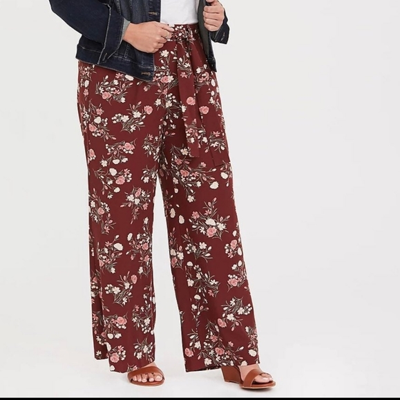 torrid Pants - Torrid size 4, wide leg floral dress pants pull on (plus size 26 or 4X)